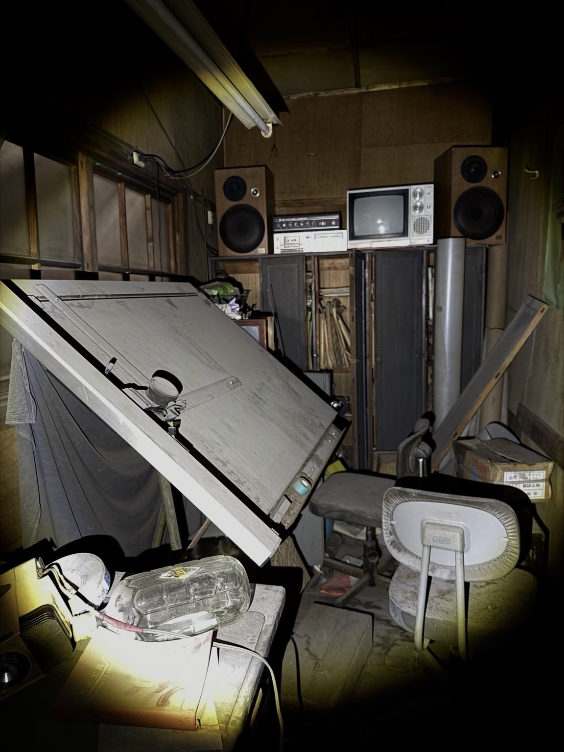 小さな町の、巨大廃工場。 3