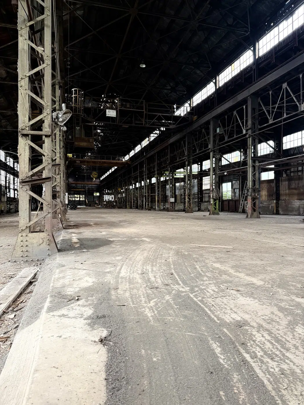 小さな町の、巨大廃工場。 4