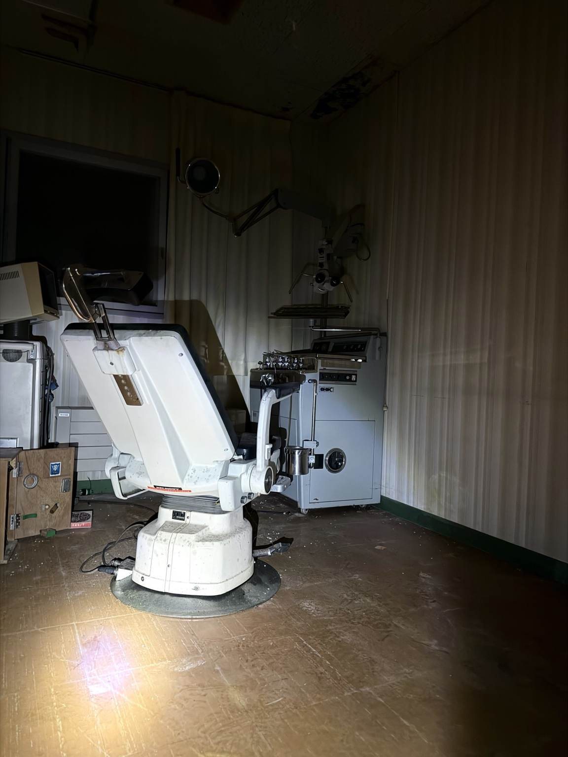 硝子の町の廃病院