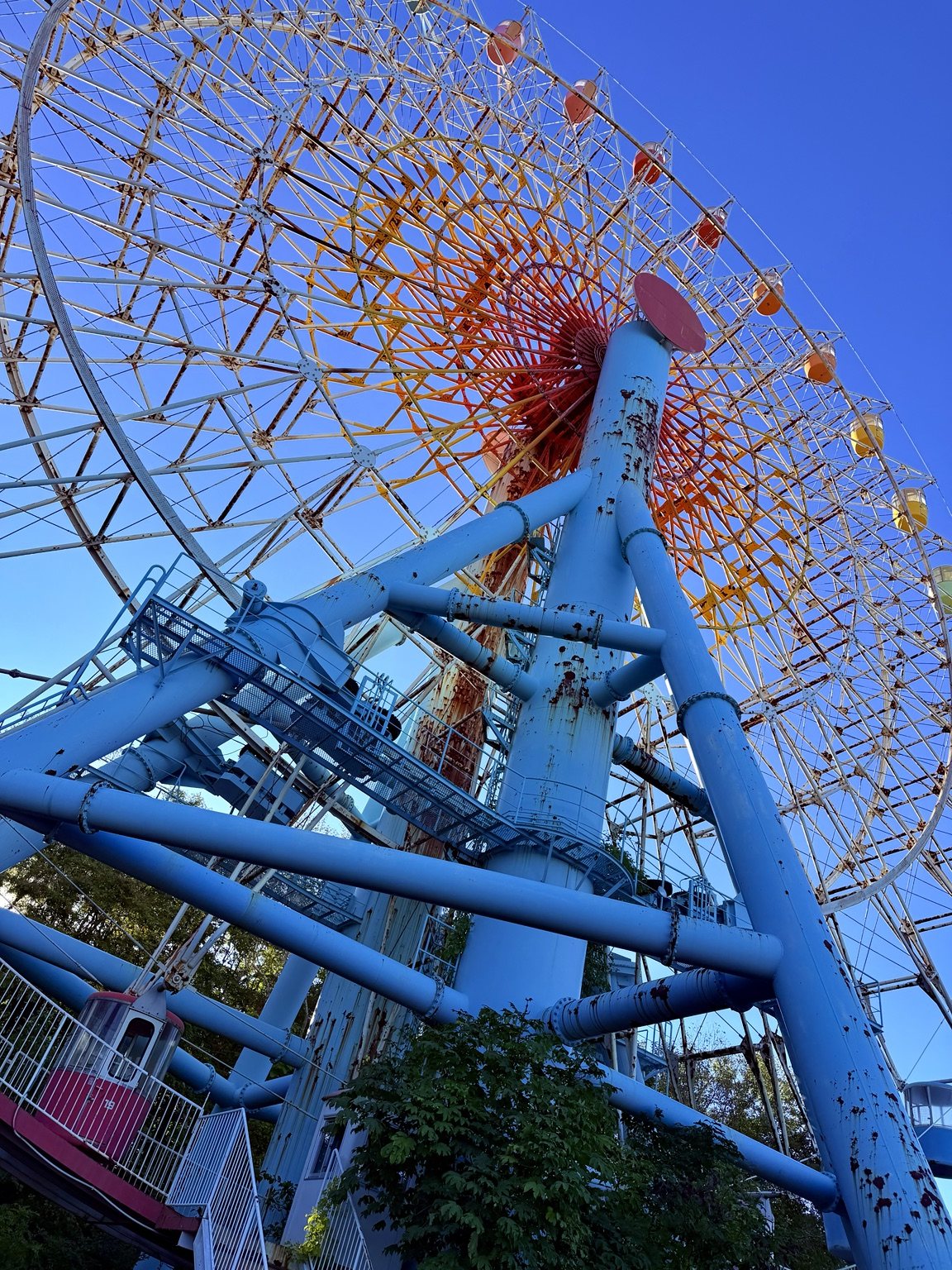 山の上の廃遊園地 2