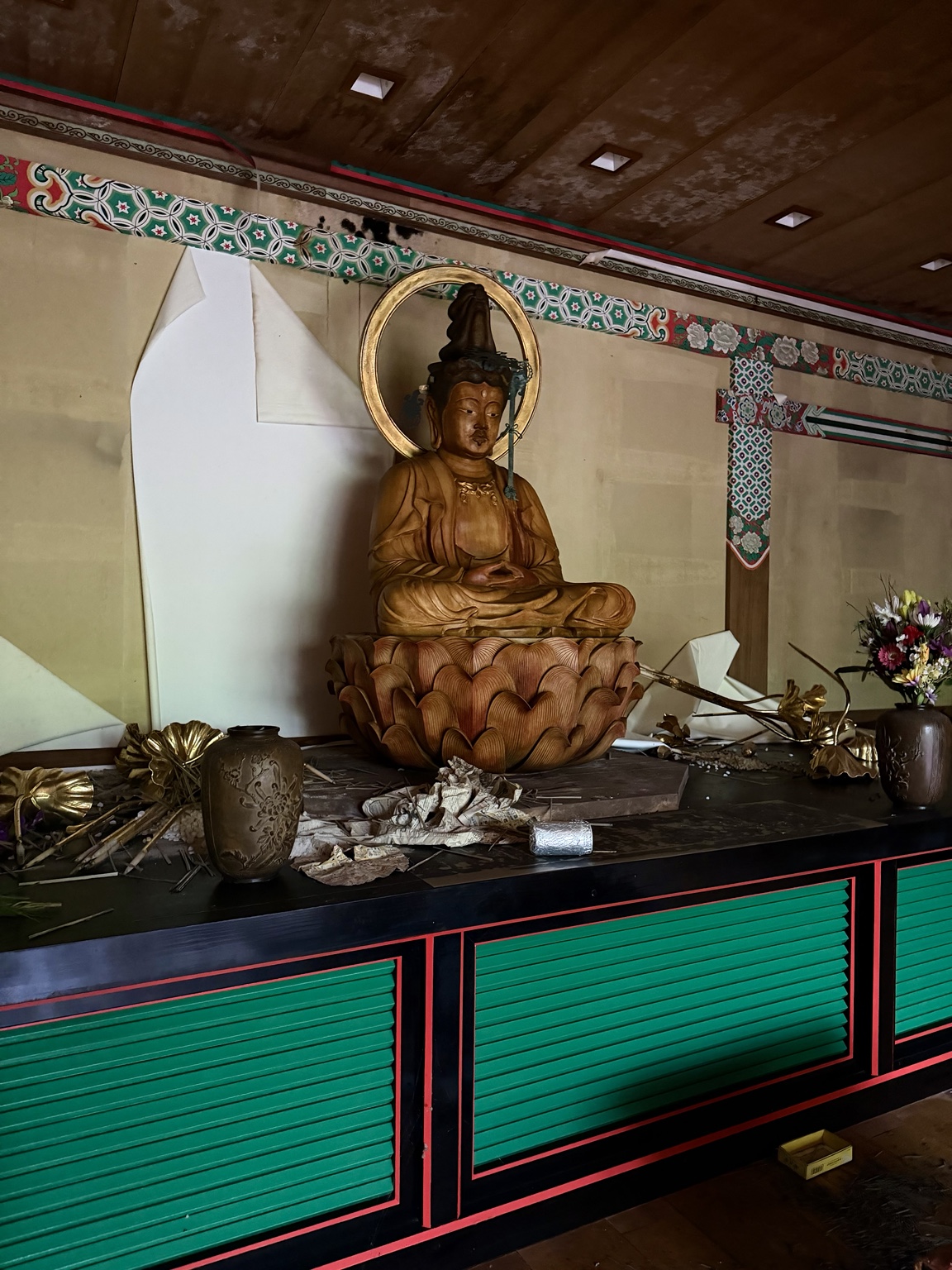 山奥の薮深き廃寺。 2