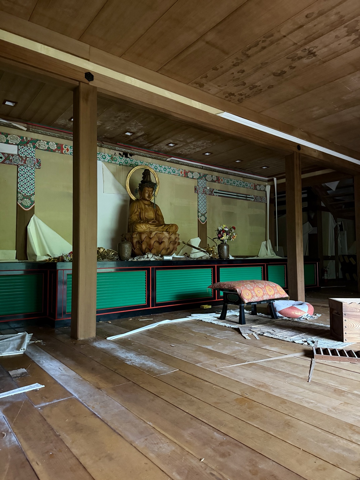 山奥の薮深き廃寺。 3