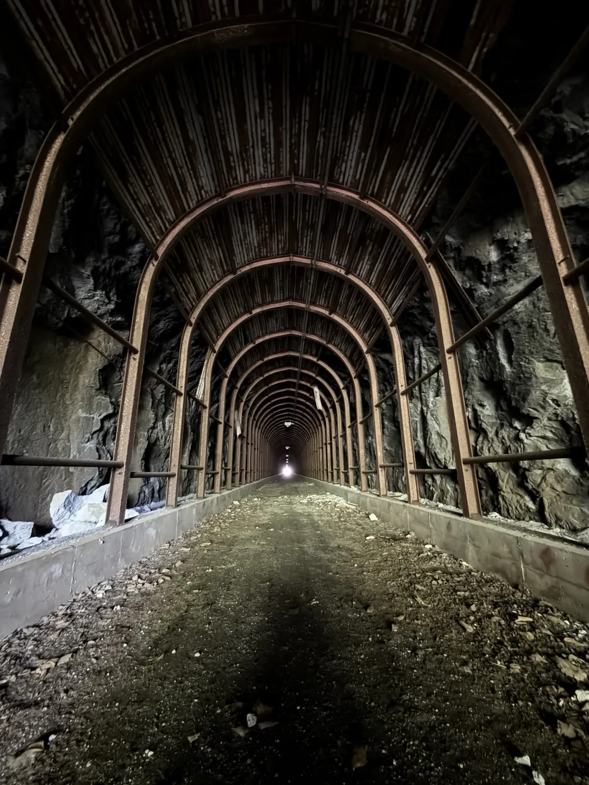 遺骨が眠る、手掘りの廃隧道。 2